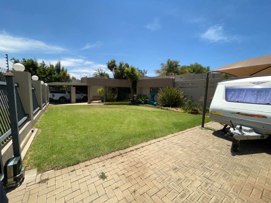 4 Bedroom Property for Sale in Heuwelsig Free State